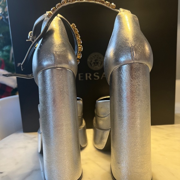 BNIB Silver Versace Platform Heels Sz 36 - Picture 4 of 8